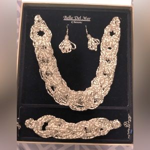 White and silver bead jewelry set